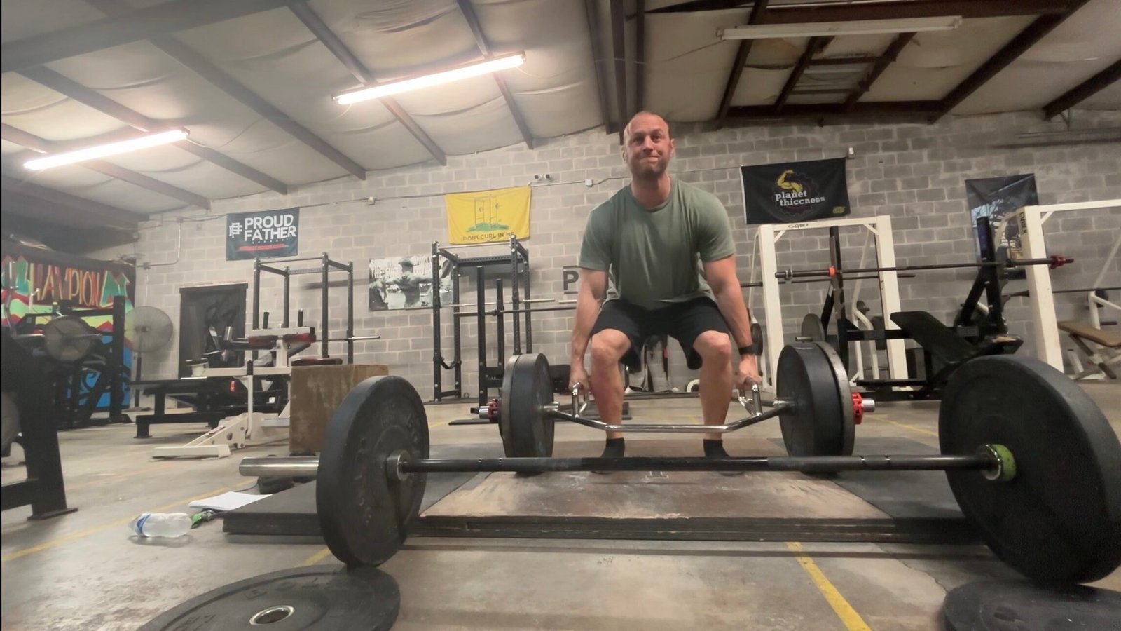 Josh Blackburn trap bar deadlift Josh Blackburn trap bar deadlift - Dad Bod Workout